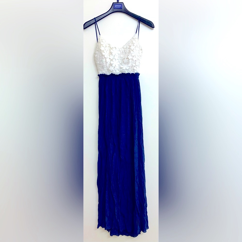 Women’s maxi dress with floral design bust. White and blue. Size small.